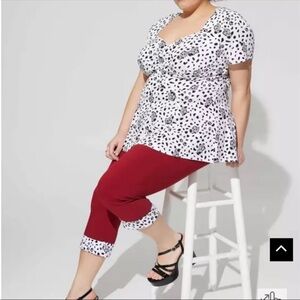 Torrid Disney villians cruella peplum blouse and skinny capri set size 3 (22-23)